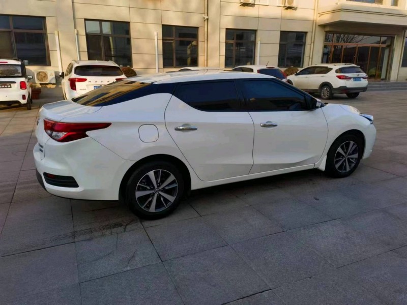 保定22年日产蓝鸟4