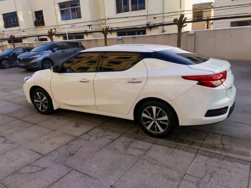 保定22年日产蓝鸟5