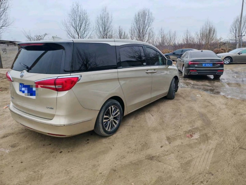 保定17年别克GL86