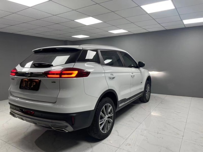 成都20年吉利博越8