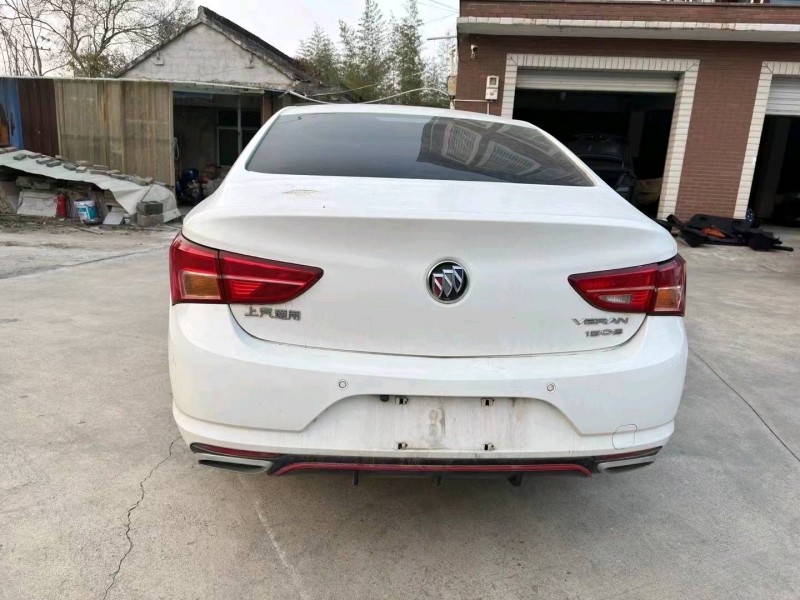 嘉兴17年别克威朗5