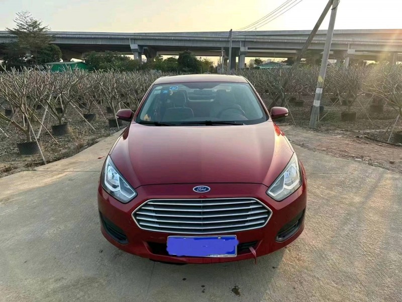 汕头18年福特福睿斯1