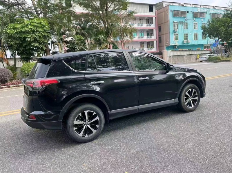 深圳18年丰田RAV4荣放3