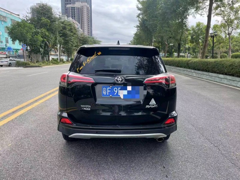 深圳18年丰田RAV4荣放4