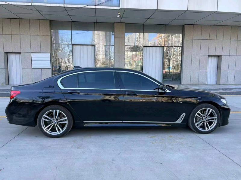 济宁19年宝马7系3