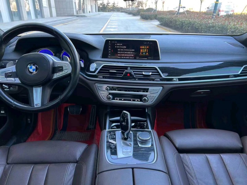 济宁19年宝马7系5