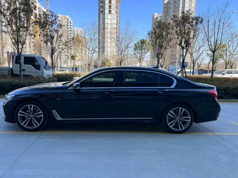 济宁19年宝马7系7