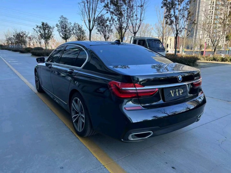 济宁19年宝马7系8