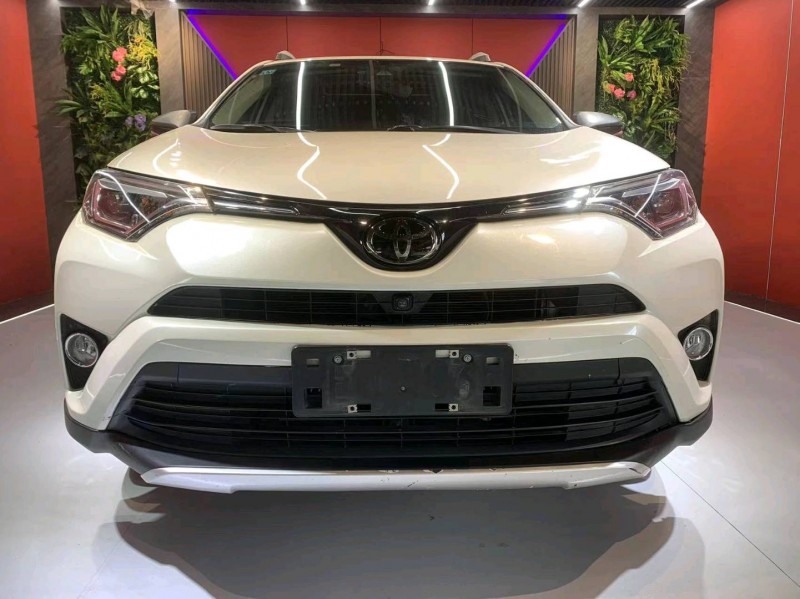 襄陽19年豐田RAV4榮放1