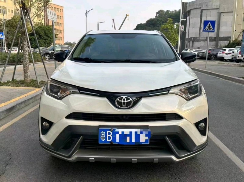深圳18年丰田RAV4荣放1