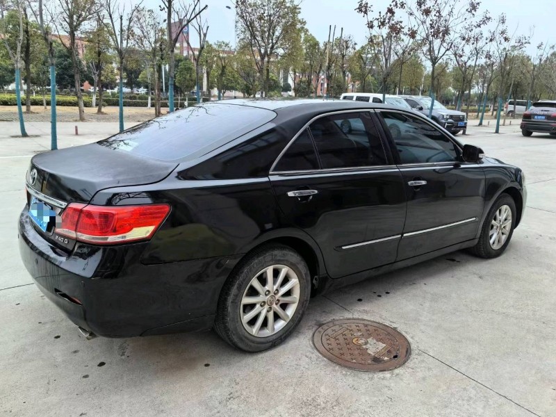 武汉10年丰田凯美瑞3