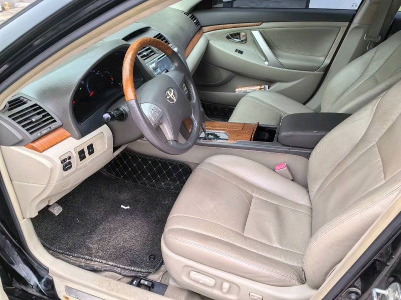 武汉10年丰田凯美瑞5