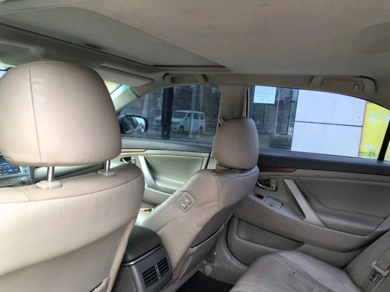 武汉10年丰田凯美瑞9