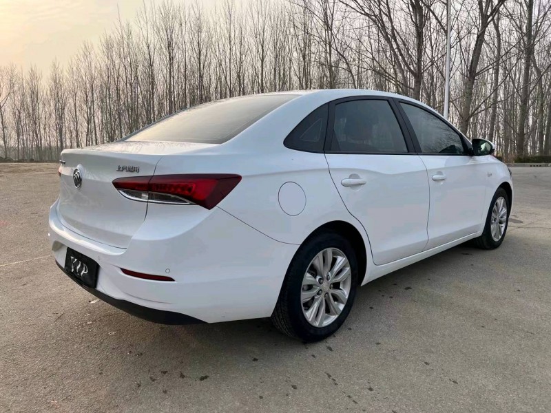 青岛22年别克英朗8