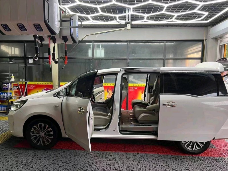 青岛21年别克GL84