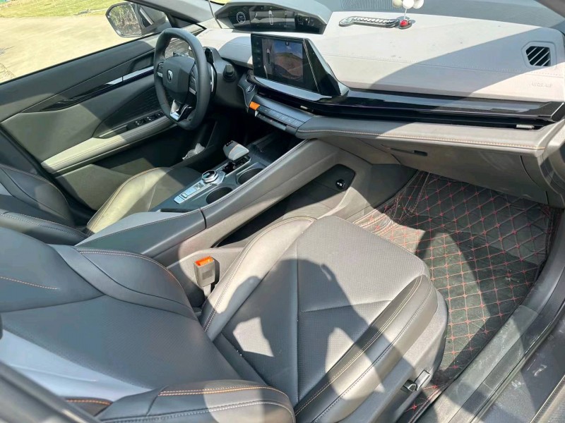 中山22年长安汽车UNI-V8