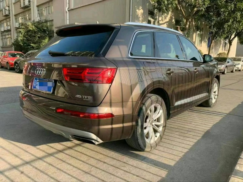 广州16年奥迪Q78