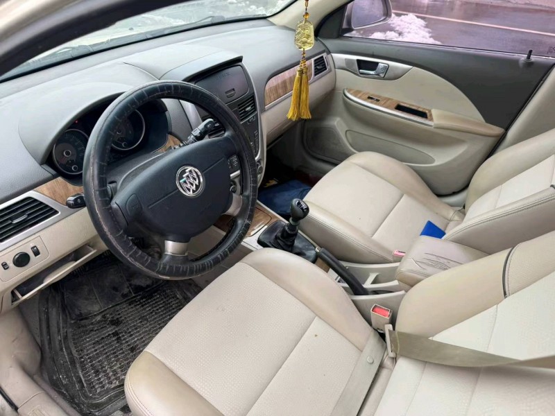 潍坊16年别克凯越7