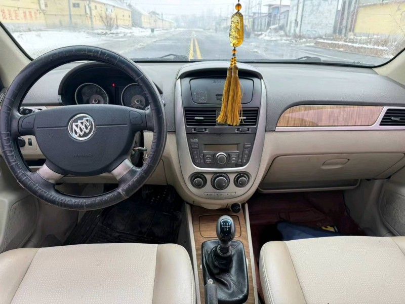 潍坊16年别克凯越9