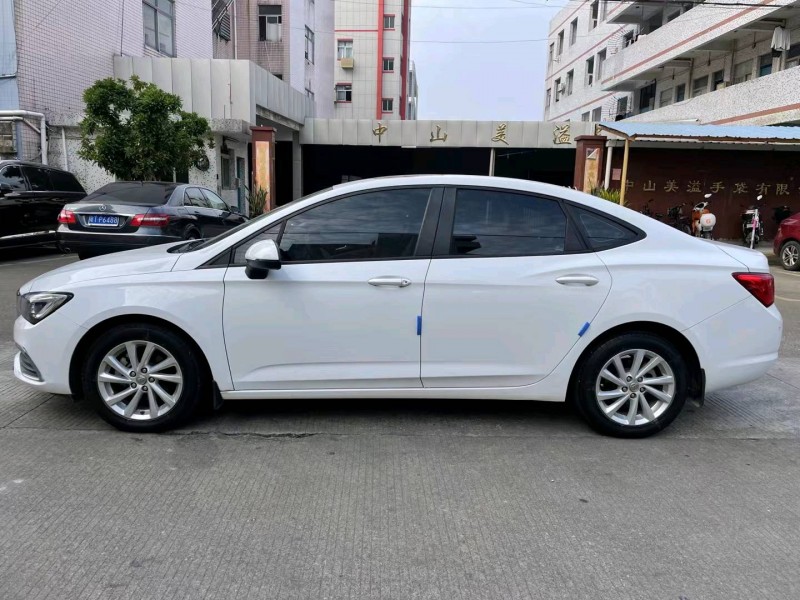 中山19年别克威朗3