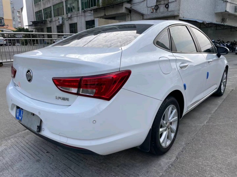 中山19年别克威朗4