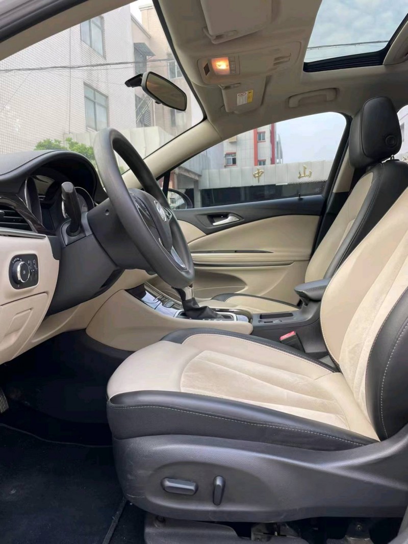 中山19年别克威朗8