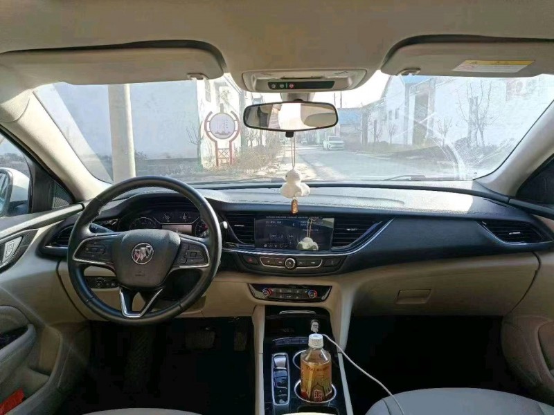 枣庄21年别克君威5