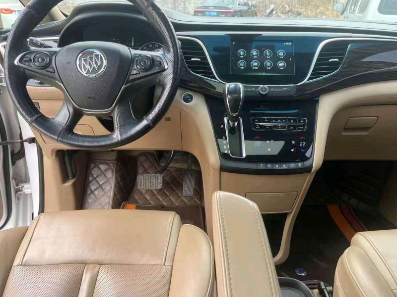 东营19年别克GL86