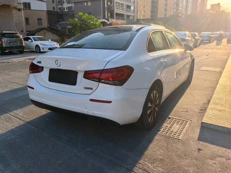深圳19年奔驰A8
