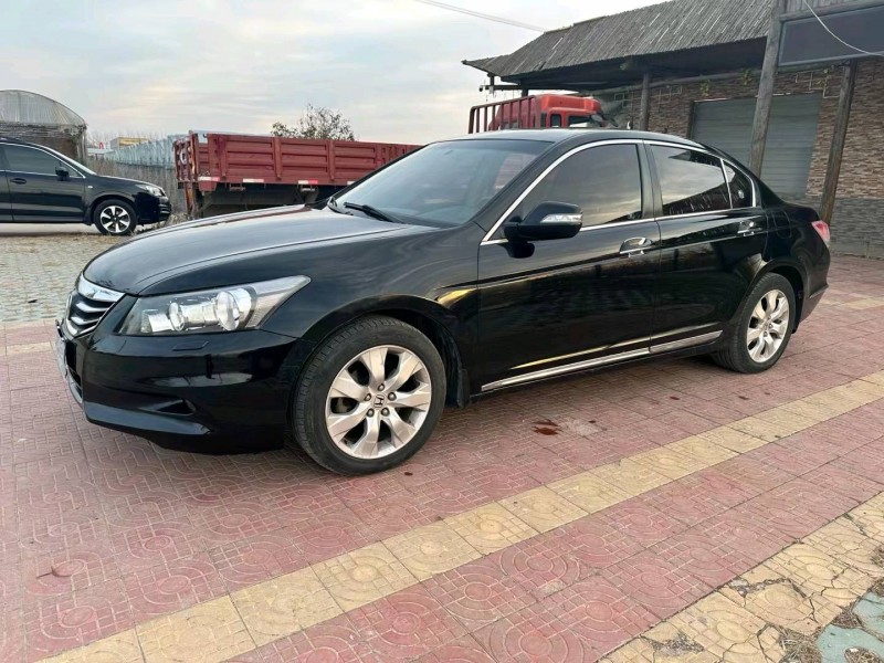 徐州13年本田雅阁3