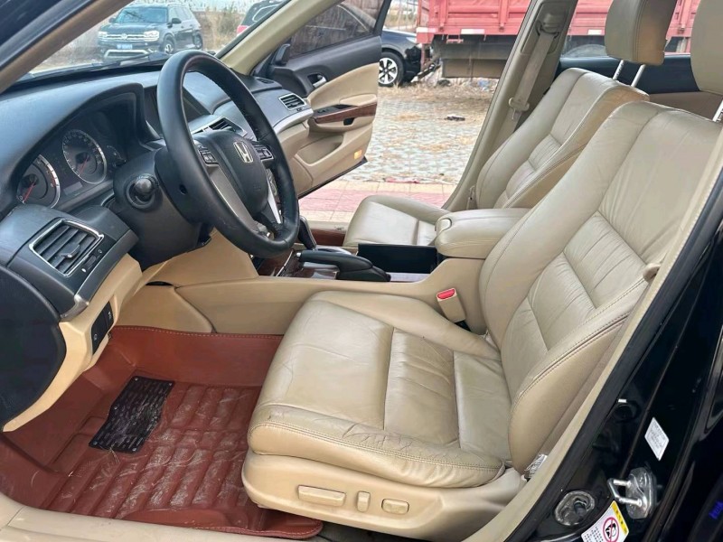 徐州13年本田雅阁4