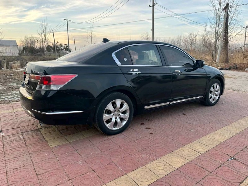 徐州13年本田雅阁8