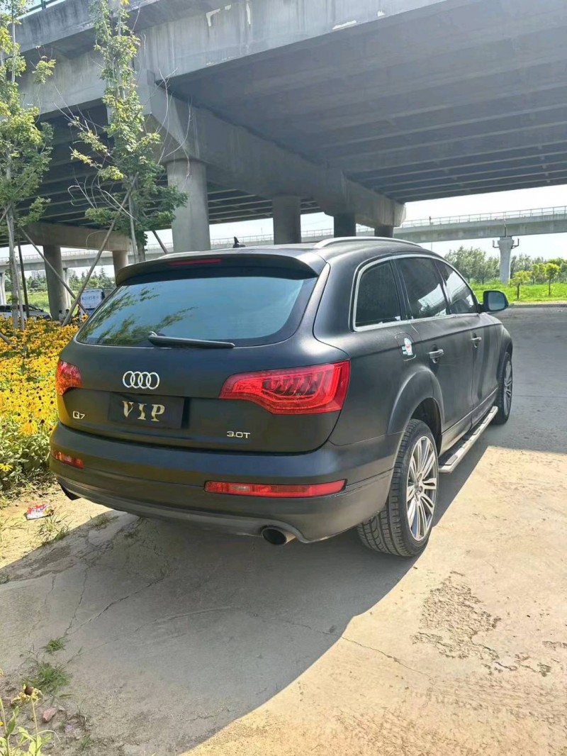 青岛11年奥迪Q77