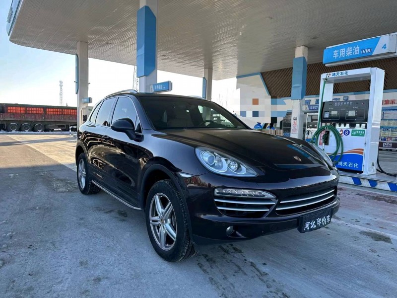 保定14年保时捷卡宴2