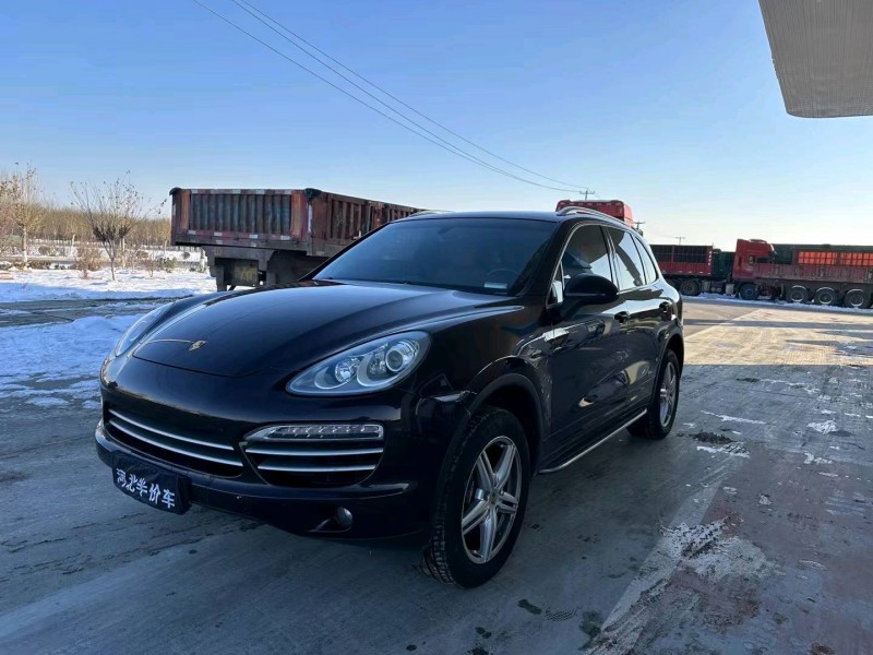 保定14年保时捷卡宴3