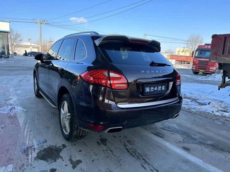 保定14年保时捷卡宴8