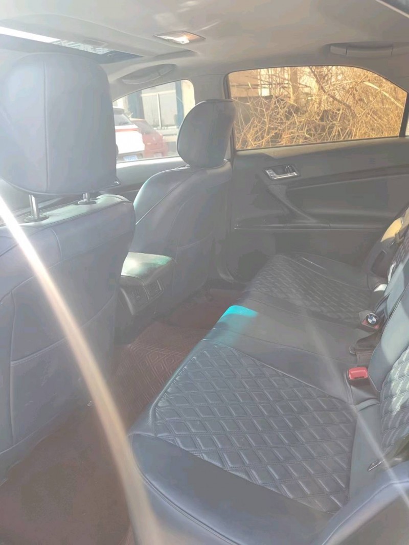 济宁12年丰田锐志4