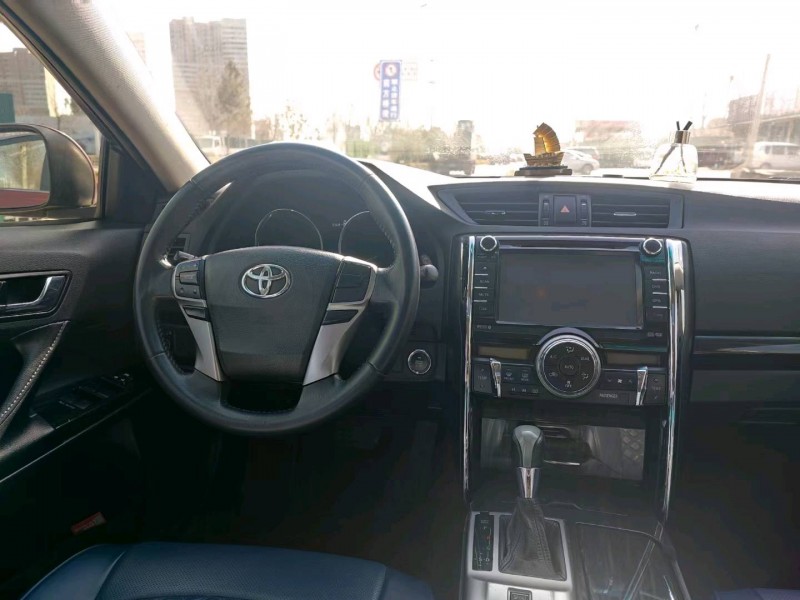 济宁12年丰田锐志6