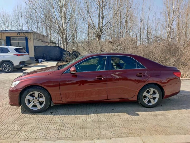 济宁12年丰田锐志7