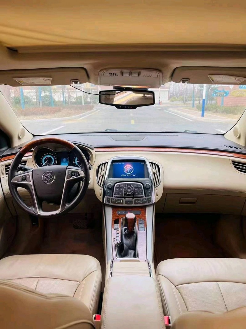 枣庄12年别克君越5