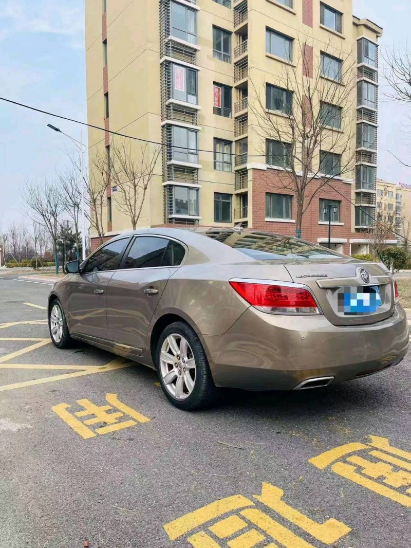 枣庄12年别克君越8