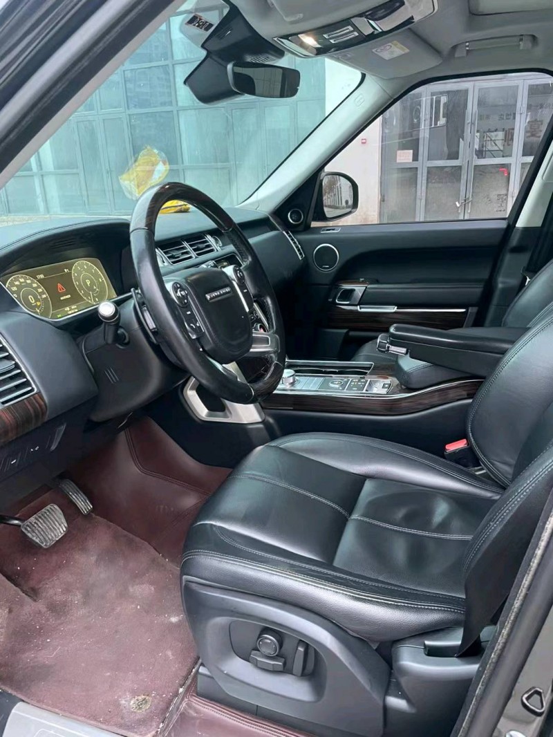 徐州18年路虎揽胜行政8