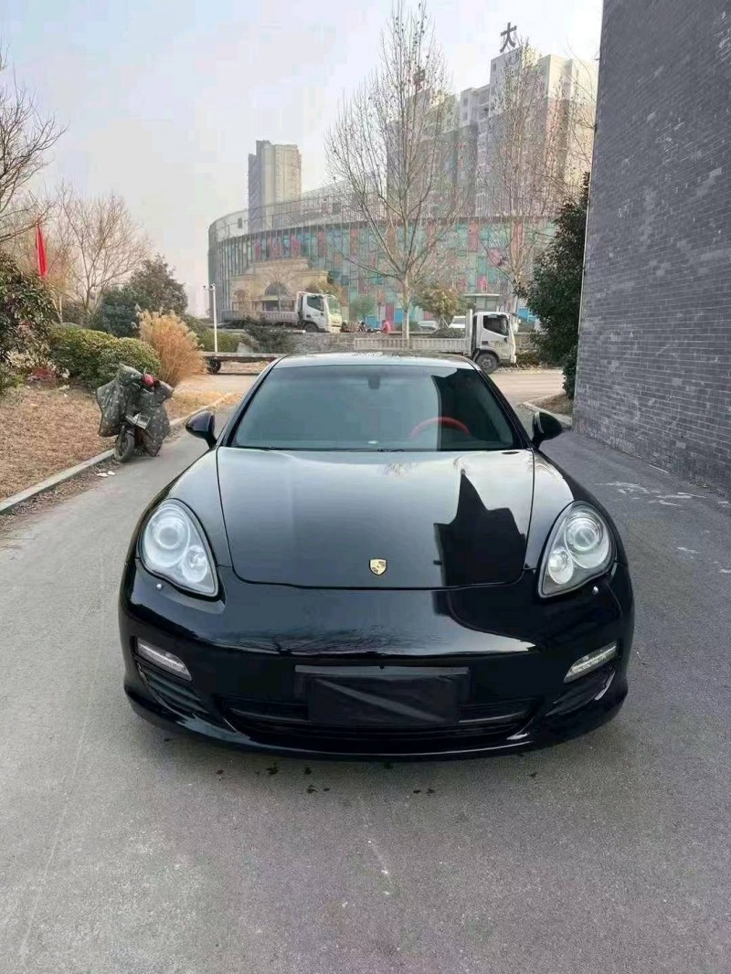 济宁11年保时捷帕拉梅拉1