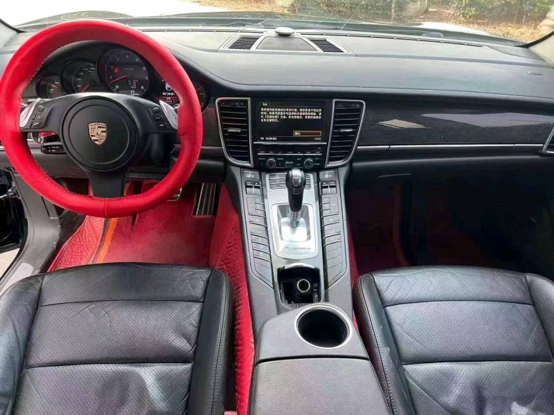济宁11年保时捷帕拉梅拉5