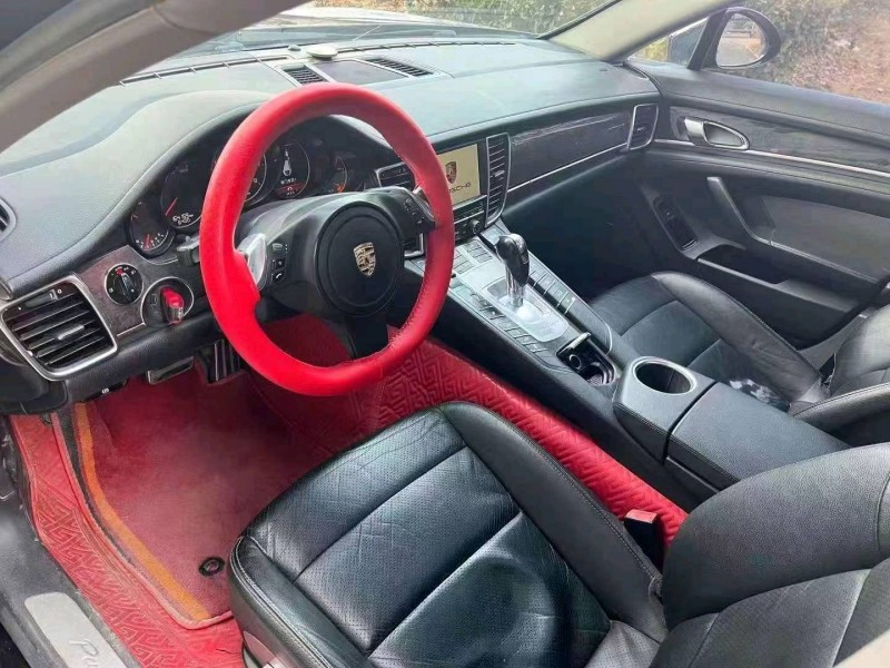 济宁11年保时捷帕拉梅拉7