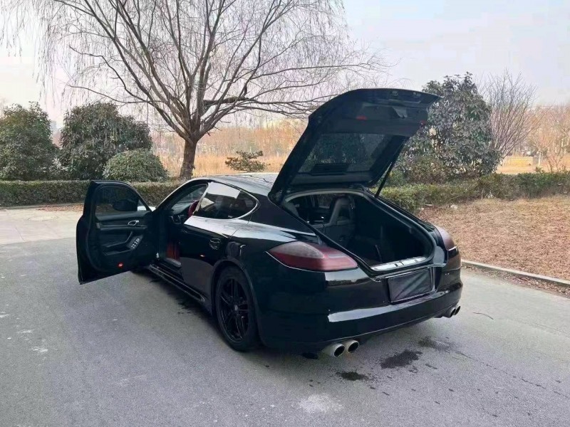 济宁11年保时捷帕拉梅拉8