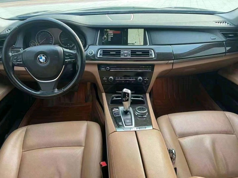 济宁15年宝马7系6