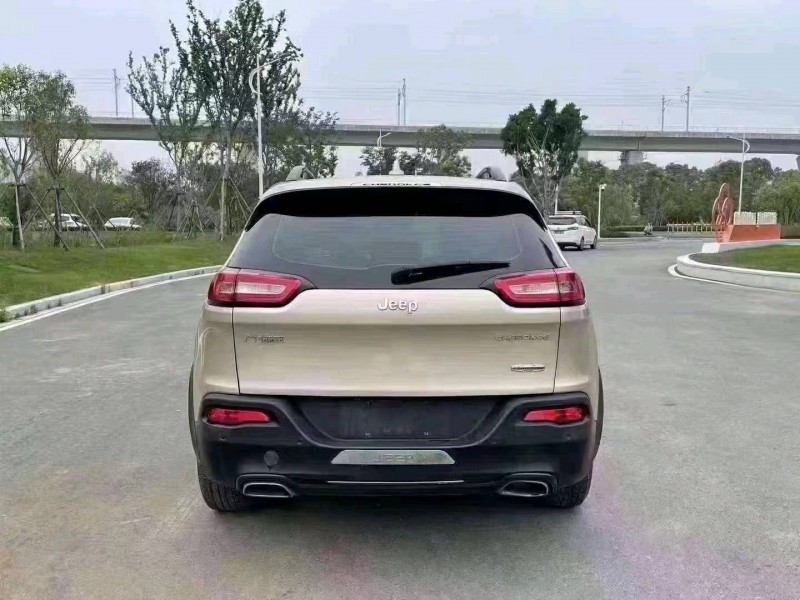 臺州16年Jeep自由光4