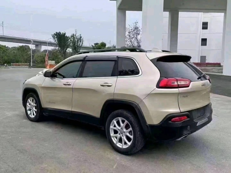 臺州16年Jeep自由光5