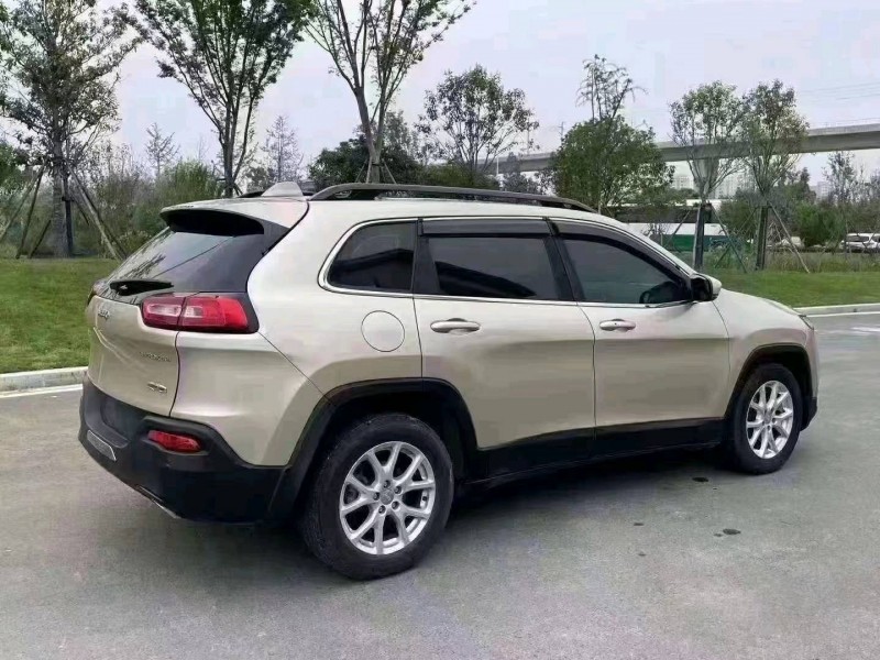 臺州16年Jeep自由光6